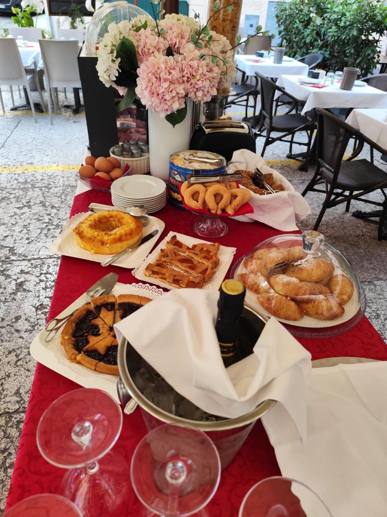 Hotel Torcolo "Residenze Del Cuore" เวโรนา ภายนอก รูปภาพ